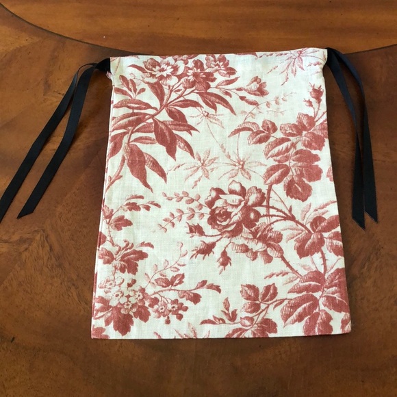 GUCCI Beauty floral cosmetic bag,  NWOT - Picture 3 of 4